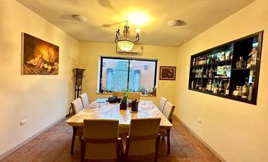 Se vende bonita casa en Colonia Itzimná a 3 cuadras de Paseo de Montejo.
