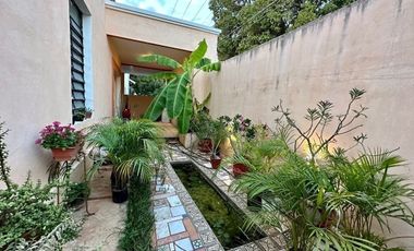 Se vende bonita casa en Colonia Itzimná a 3 cuadras de Paseo de Montejo.