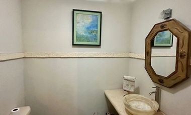 Se vende bonita casa en Colonia Itzimná a 3 cuadras de Paseo de Montejo.