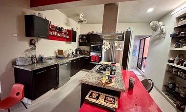 Se vende bonita casa en Colonia Itzimná a 3 cuadras de Paseo de Montejo.