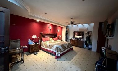 Se vende bonita casa en Colonia Itzimná a 3 cuadras de Paseo de Montejo.