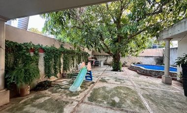 Se vende bonita casa en Colonia Itzimná a 3 cuadras de Paseo de Montejo.