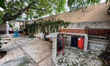 Se vende bonita casa en Colonia Itzimná a 3 cuadras de Paseo de Montejo.