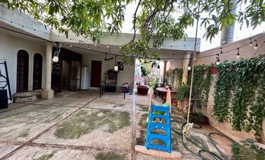 Se vende bonita casa en Colonia Itzimná a 3 cuadras de Paseo de Montejo.