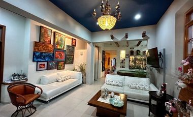 Se vende bonita casa en Colonia Itzimná a 3 cuadras de Paseo de Montejo.