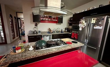 Se vende bonita casa en Colonia Itzimná a 3 cuadras de Paseo de Montejo.