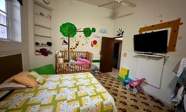Se vende bonita casa en Colonia Itzimná a 3 cuadras de Paseo de Montejo.