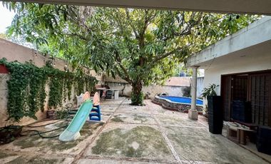 Se vende bonita casa en Colonia Itzimná a 3 cuadras de Paseo de Montejo.