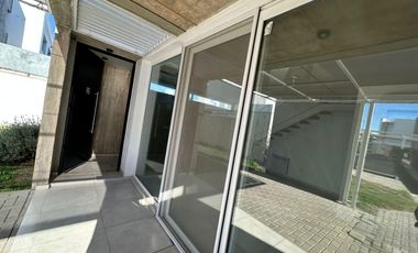 ALQUILER| HOUSING 2 dorm. con PATIO en barrio LA CALANDRIA