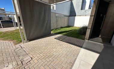 ALQUILER| HOUSING 2 dorm. con PATIO en barrio LA CALANDRIA