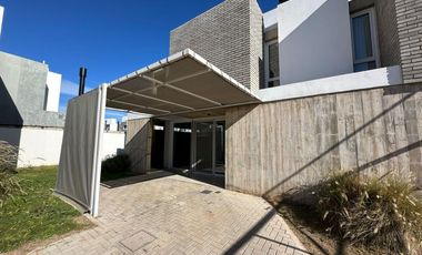 ALQUILER| HOUSING 2 dorm. con PATIO en barrio LA CALANDRIA