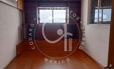 Renta de Bodega con Oficinas de 450m2 en Plaza Echegaray