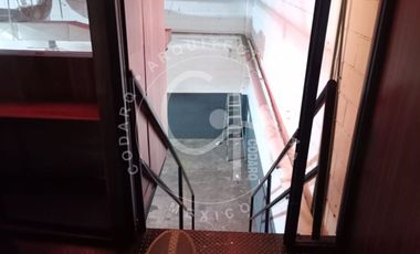 Renta de Bodega con Oficinas de 450m2 en Plaza Echegaray