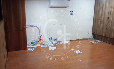 Renta de Bodega con Oficinas de 450m2 en Plaza Echegaray
