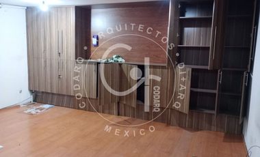 Renta de Bodega con Oficinas de 450m2 en Plaza Echegaray