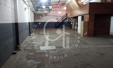 Renta de Bodega con Oficinas de 450m2 en Plaza Echegaray