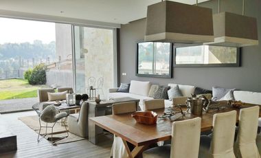 Casa Esquina, excelentes acabados y orientacion