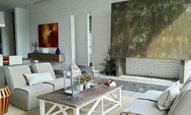 Casa Esquina, excelentes acabados y orientacion