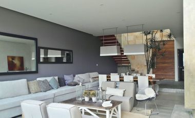 Casa Esquina, excelentes acabados y orientacion
