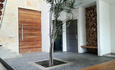 Casa Esquina, excelentes acabados y orientacion