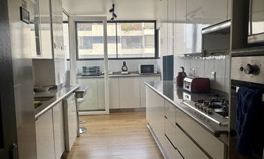 EN ARRIENDO DEPARTAMENTO FULL AMOBLADO FRENTE AL PARQUE ARAUCO
