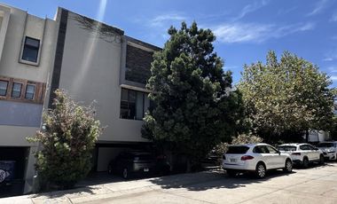Casa en Venta en Av. Universidad - Puerta del Bosque 9C