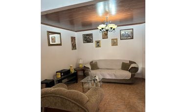 ¡OPORTUNIDAD ÚNICA! CASA REMODELADA EN ALTOS DEL CRISOL
