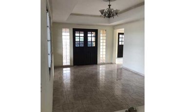 ALQUILO CASA COMERCIAL EN LA CHORRERA PLAZA LIBERTADORES 140MTS