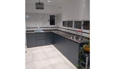 Hermosa casa sobre 2 terrenos en la mejor zona de Fontana