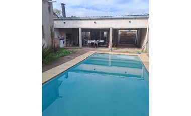 Hermosa casa sobre 2 terrenos en la mejor zona de Fontana