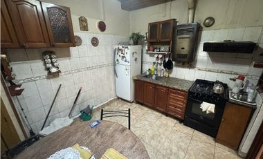 VENTA PH 3 AMB CON LAVADERO Y TERRAZA. CASTAÑARES 5400, V LUGANO. CABA