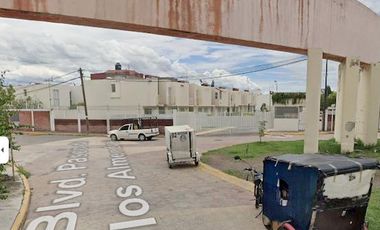 Casa en venta, cómoda y bien distribuida