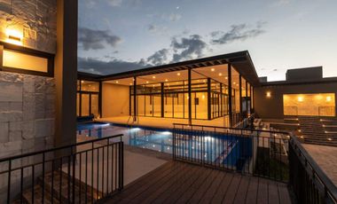 Linda Casa en Renta en Campanario Norte con Roof y Terreno excedente