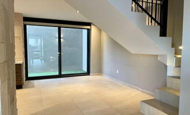 Linda Casa en Renta en Campanario Norte con Roof y Terreno excedente