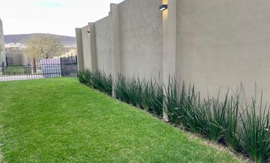 Linda Casa en Renta en Campanario Norte con Roof y Terreno excedente