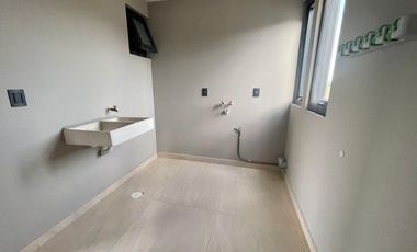 Linda Casa en Renta en Campanario Norte con Roof y Terreno excedente