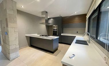 Linda Casa en Renta en Campanario Norte con Roof y Terreno excedente