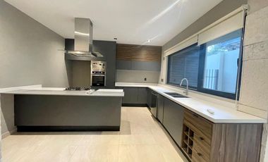 Linda Casa en Renta en Campanario Norte con Roof y Terreno excedente