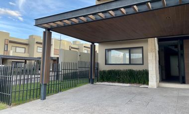 Linda Casa en Renta en Campanario Norte con Roof y Terreno excedente
