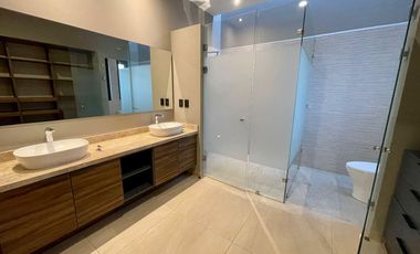Linda Casa en Renta en Campanario Norte con Roof y Terreno excedente