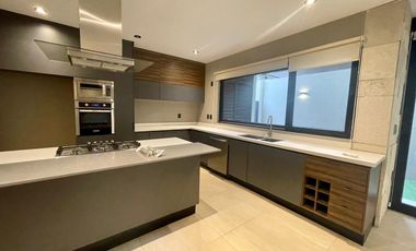 Linda Casa en Renta en Campanario Norte con Roof y Terreno excedente