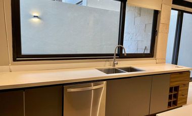 Linda Casa en Renta en Campanario Norte con Roof y Terreno excedente