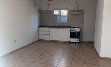 Dúplex en alquiler de 2 dormitorios c/ cochera en Maipú