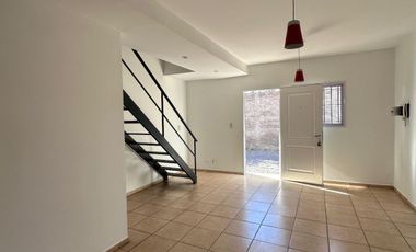 Dúplex en alquiler de 2 dormitorios c/ cochera en Maipú