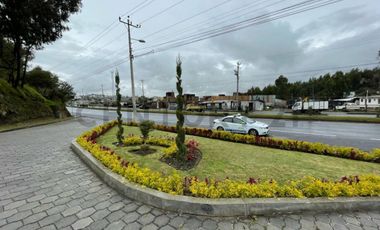 En venta terreno 696M2 en urbanización. Sector Los Chillos