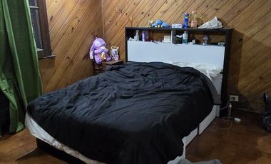 VENTA DE CASA 3 AMBIENTES - LUIS GUILLON - COCHERA - FONDO LIBRE