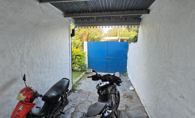 VENTA DE CASA 3 AMBIENTES - LUIS GUILLON - COCHERA - FONDO LIBRE