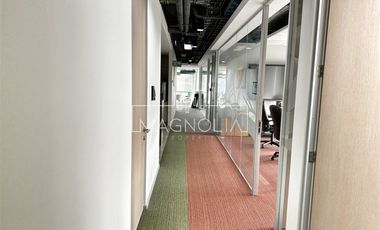 Oficina en Arriendo en A pasos del MUT, Metro Tobalaba, Metro El Golf