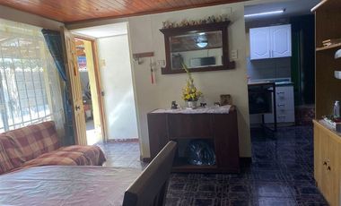 Casa en Venta en Santa Rosa paradero 22 y 1/2 una cuadra hacia cordillera. frente a Capilla Los Misioneros