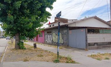 Casa en Venta en Santa Rosa paradero 22 y 1/2 una cuadra hacia cordillera. frente a Capilla Los Misioneros